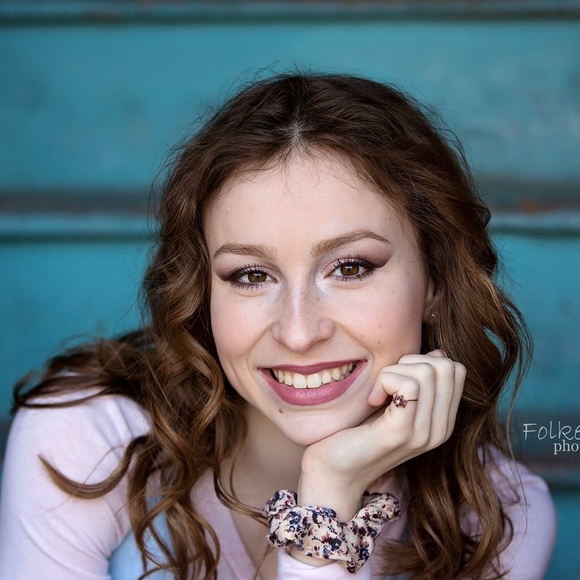 Meet your Posher, Liv - Picture 1 of 1